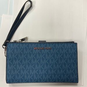 NWT Michael Kors wristlet